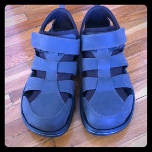 Rockport men’s sandals. Espresso brown leather.